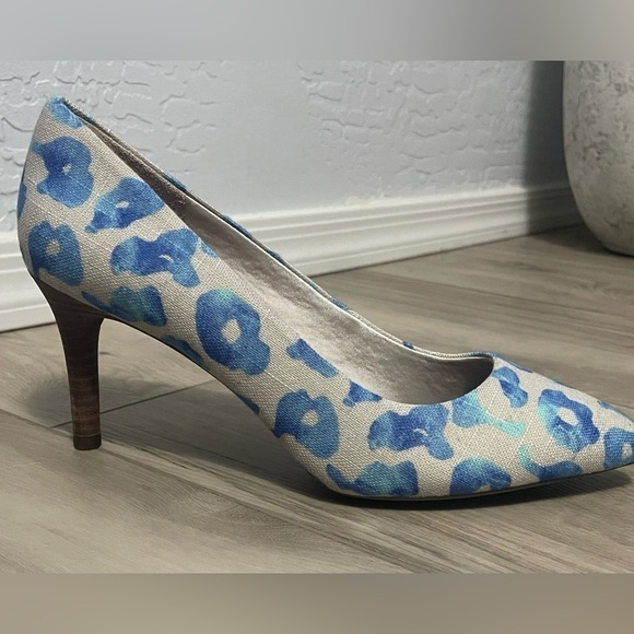 NWOT Rockport Heels in Blue Leo - Picture 3 of 6